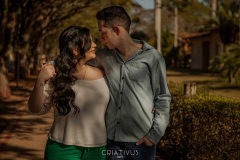 Inspiração e ideias criativas  ensaio fotográfico pré casamento de casal em Holambra-SP'