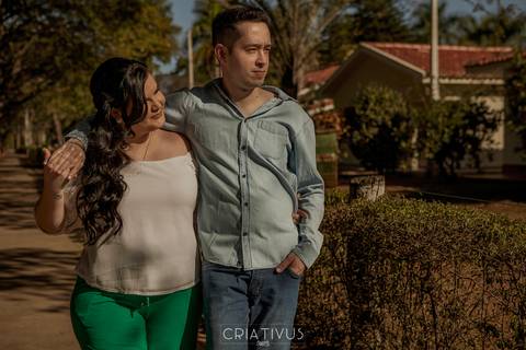 Inspiração e ideias criativas  ensaio fotográfico pré casamento de casal em Holambra-SP'