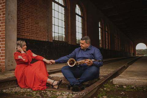 Inspiração e ideias criativas  ensaio fotográfico pré casamento de casal em Paranapiacaba
'