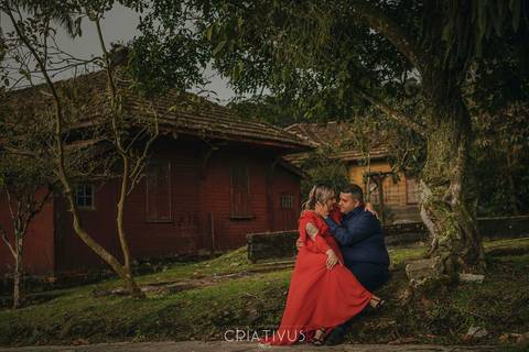 Inspiração e ideias criativas  ensaio fotográfico pré casamento de casal em Paranapiacaba
'