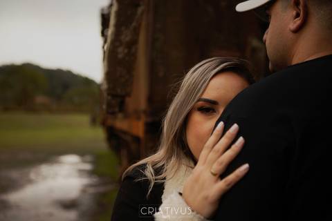 Inspiração e ideias criativas  ensaio fotográfico pré casamento de casal em Paranapiacaba
'