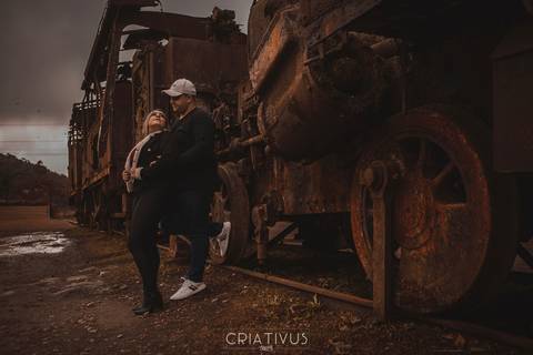 Inspiração e ideias criativas  ensaio fotográfico pré casamento de casal em Paranapiacaba
'