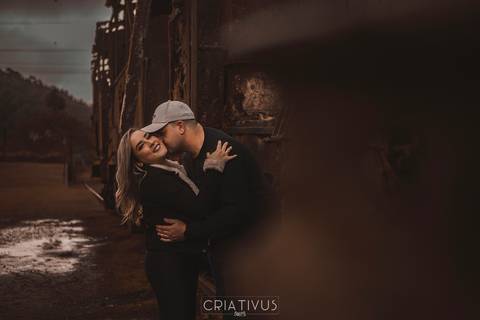 Inspiração e ideias criativas  ensaio fotográfico pré casamento de casal em Paranapiacaba
'