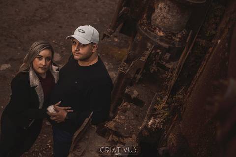 Inspiração e ideias criativas  ensaio fotográfico pré casamento de casal em Paranapiacaba
'