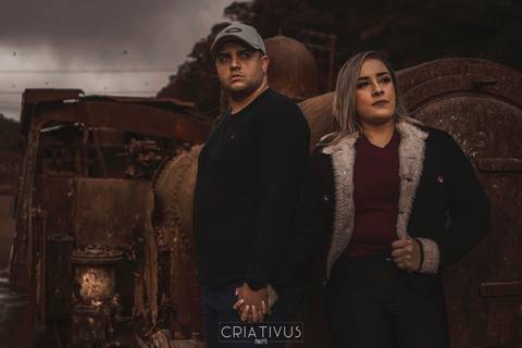 Inspiração e ideias criativas  ensaio fotográfico pré casamento de casal em Paranapiacaba
'
