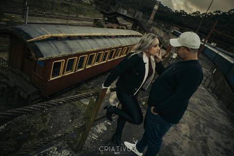 Inspiração e ideias criativas  ensaio fotográfico pré casamento de casal em Paranapiacaba
'
