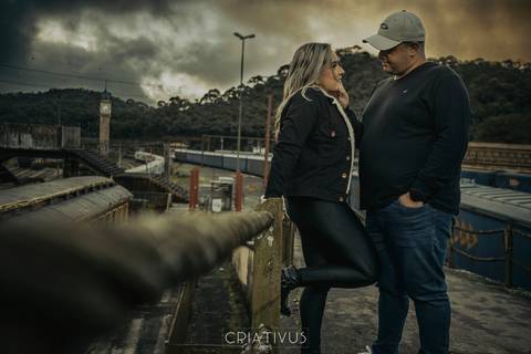 Inspiração e ideias criativas  ensaio fotográfico pré casamento de casal em Paranapiacaba
'