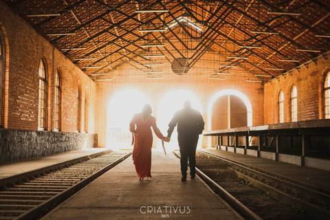 Inspiração e ideias criativas  ensaio fotográfico pré casamento de casal em Paranapiacaba
'