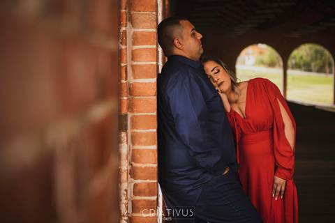 Inspiração e ideias criativas  ensaio fotográfico pré casamento de casal em Paranapiacaba
'