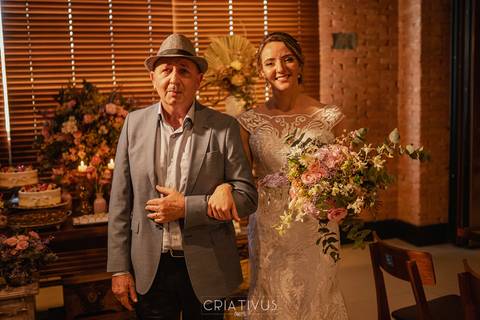 Inspiração e ideias criativas de fotos fotográfico de casamento entrada da noiva  no Coco Bambu - Alphaville'