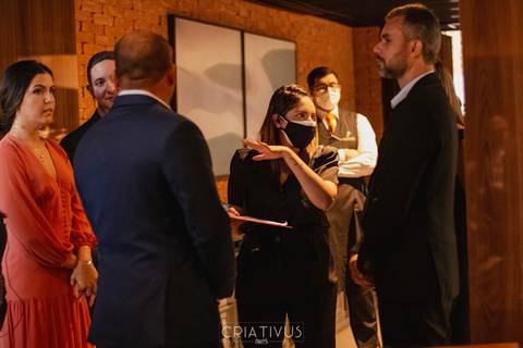 Inspiração e ideias criativas de fotos fotográfico de casamento espera do noivo no Coco Bambu - Alphaville'