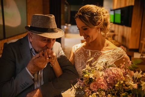 Inspiração e ideias criativas de fotos fotográfico de casamento entrada da noiva  no Coco Bambu - Alphaville'