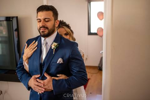 Inspiração e ideias criativas de fotos fotográfico de Making Of da noiva com a visita do noivo Chácara Recanto das Águas - Suzano - SP'