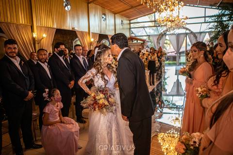 Inspiração e ideias criativas de fotos fotográfico de casamento entrada da noiva na Chácara Recanto das Águas - Suzano - SP'