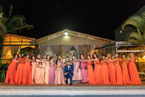 Inspiração e ideias criativas de fotos fotográfico de casamento com as madrinhas na Chácara Recanto das Águas - Suzano - SP'