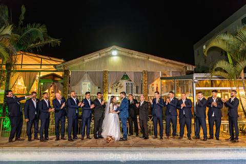 Inspiração e ideias criativas de fotos fotográfico de casamento com os padrinhos na Chácara Recanto das Águas - Suzano - SP'