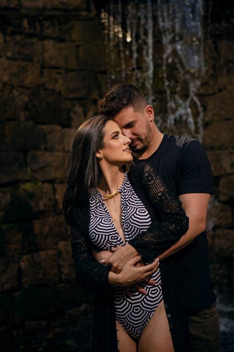 Inspiração e ideias criativas  ensaio fotográfico pré casamento cinematográfico de casal Camping Cabreúva - SP
'