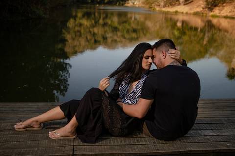 Inspiração e ideias criativas  ensaio fotográfico pré casamento cinematográfico de casal Camping Cabreúva - SP
'