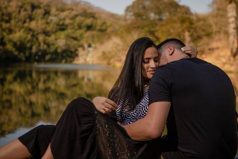 Inspiração e ideias criativas  ensaio fotográfico pré casamento cinematográfico de casal Camping Cabreúva - SP
'