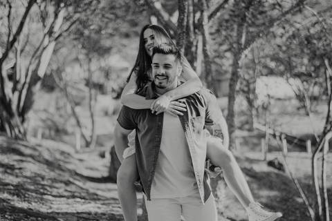 Inspiração e ideias criativas  ensaio fotográfico pré casamento cinematográfico de casal Camping Cabreúva - SP
'