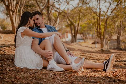 Inspiração e ideias criativas  ensaio fotográfico pré casamento cinematográfico de casal Camping Cabreúva - SP'