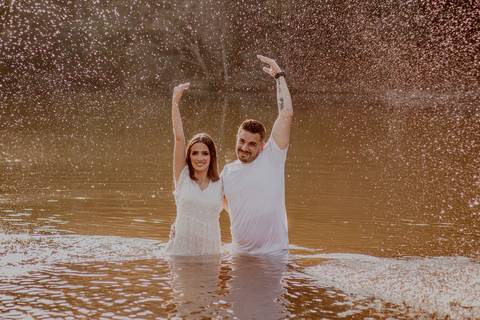 Inspiração e ideias criativas  ensaio fotográfico pré casamento cinematográfico de casal Camping Cabreúva - SP
'