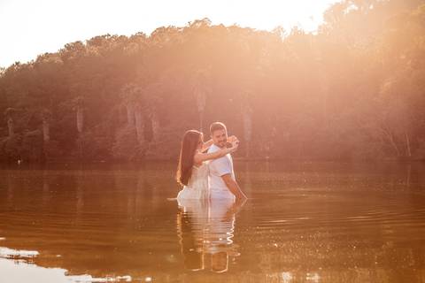 Inspiração e ideias criativas  ensaio fotográfico pré casamento cinematográfico de casal Camping Cabreúva - SP
'