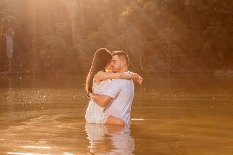 Inspiração e ideias criativas  ensaio fotográfico pré casamento cinematográfico de casal Camping Cabreúva - SP
'