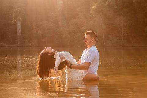 Inspiração e ideias criativas  ensaio fotográfico pré casamento cinematográfico de casal Camping Cabreúva - SP
'