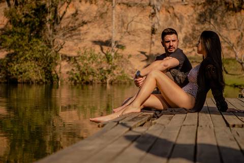 Inspiração e ideias criativas  ensaio fotográfico pré casamento cinematográfico de casal Camping Cabreúva - SP
'