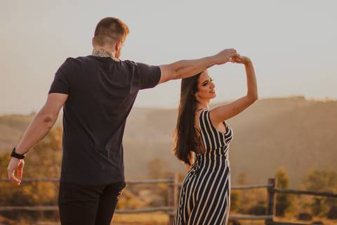 Inspiração e ideias criativas  ensaio fotográfico pré casamento cinematográfico de casal Camping Cabreúva - SP
'