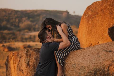 Inspiração e ideias criativas  ensaio fotográfico pré casamento cinematográfico de casal Camping Cabreúva - SP
'