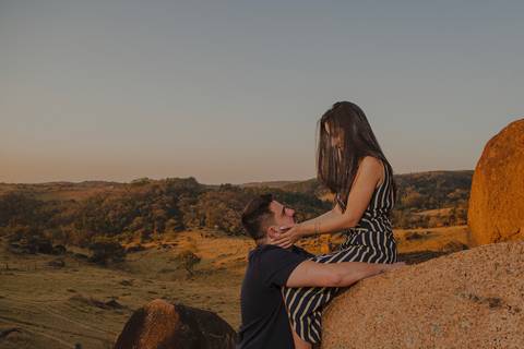 Inspiração e ideias criativas  ensaio fotográfico pré casamento cinematográfico de casal Camping Cabreúva - SP
'