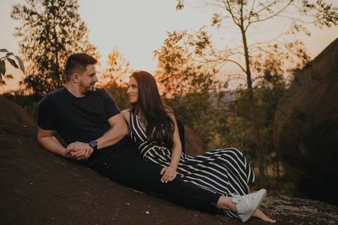 Inspiração e ideias criativas  ensaio fotográfico pré casamento cinematográfico de casal Camping Cabreúva - SP
'