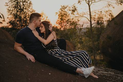 Inspiração e ideias criativas  ensaio fotográfico pré casamento cinematográfico de casal Camping Cabreúva - SP
'