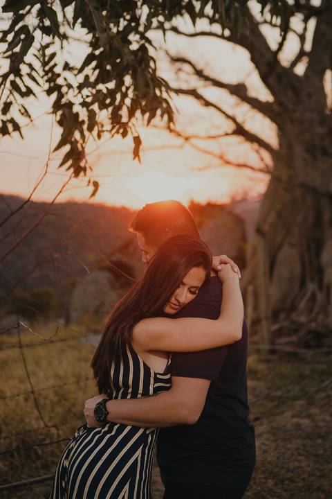 Inspiração e ideias criativas  ensaio fotográfico pré casamento cinematográfico de casal Camping Cabreúva - SP
'