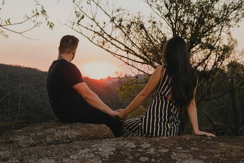 Inspiração e ideias criativas  ensaio fotográfico pré casamento cinematográfico de casal Camping Cabreúva - SP
'