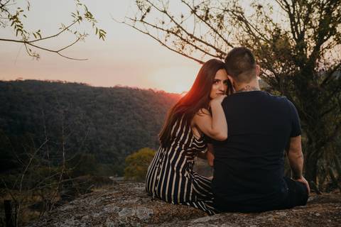 Inspiração e ideias criativas  ensaio fotográfico pré casamento cinematográfico de casal Camping Cabreúva - SP
'