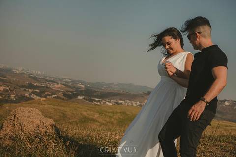 Inspiração e ideias criativas  ensaio fotográfico pré casamento de casal no Morro do Capuava-Pirapora do Bom Jesus'