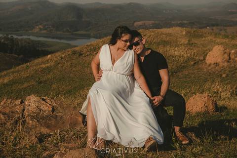 Inspiração e ideias criativas  ensaio fotográfico pré casamento de casal no Morro do Capuava-Pirapora do Bom Jesus'