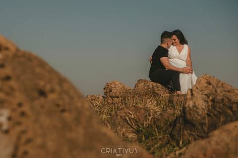 Inspiração e ideias criativas  ensaio fotográfico pré casamento de casal no Morro do Capuava-Pirapora do Bom Jesus'