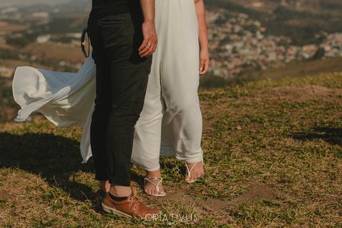 Inspiração e ideias criativas  ensaio fotográfico pré casamento de casal no Morro do Capuava-Pirapora do Bom Jesus'