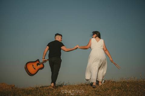 Inspiração e ideias criativas  ensaio fotográfico pré casamento de casal no Morro do Capuava-Pirapora do Bom Jesus'