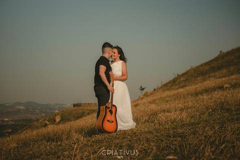 Inspiração e ideias criativas  ensaio fotográfico pré casamento de casal no Morro do Capuava-Pirapora do Bom Jesus'
