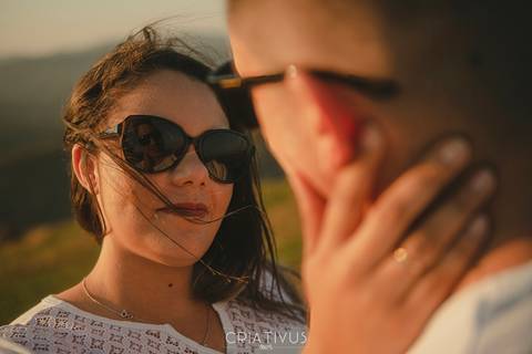 Inspiração e ideias criativas  ensaio fotográfico pré casamento de casal no Morro do Capuava-Pirapora do Bom Jesus'
