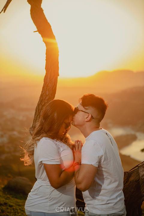 Inspiração e ideias criativas  ensaio fotográfico pré casamento de casal no Morro do Capuava-Pirapora do Bom Jesus'