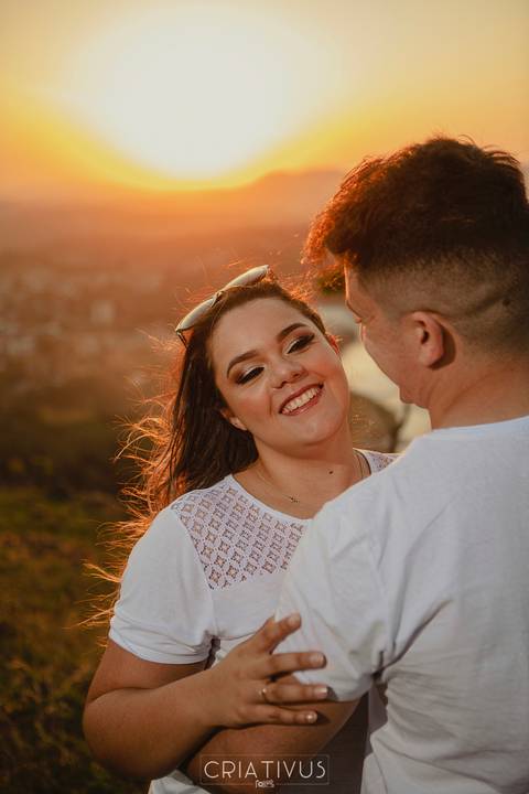 Inspiração e ideias criativas  ensaio fotográfico pré casamento de casal no Morro do Capuava-Pirapora do Bom Jesus'