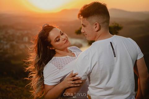 Inspiração e ideias criativas  ensaio fotográfico pré casamento de casal no Morro do Capuava-Pirapora do Bom Jesus'