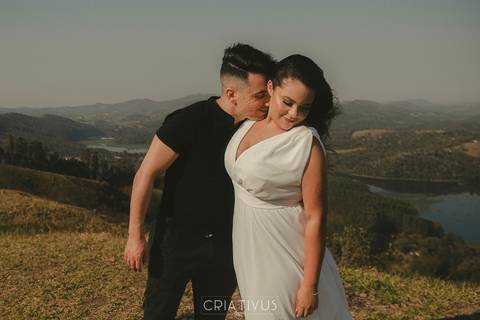 Inspiração e ideias criativas  ensaio fotográfico pré casamento de casal no Morro do Capuava-Pirapora do Bom Jesus'