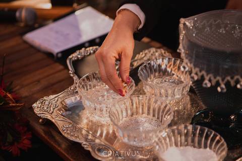 Inspiração e ideias criativas de fotos fotográfico de casamento fotos da cerimonia com as alianças no Villa Mantova'